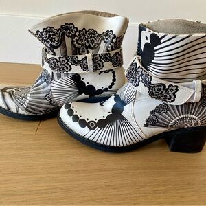 Art Ankle Boots